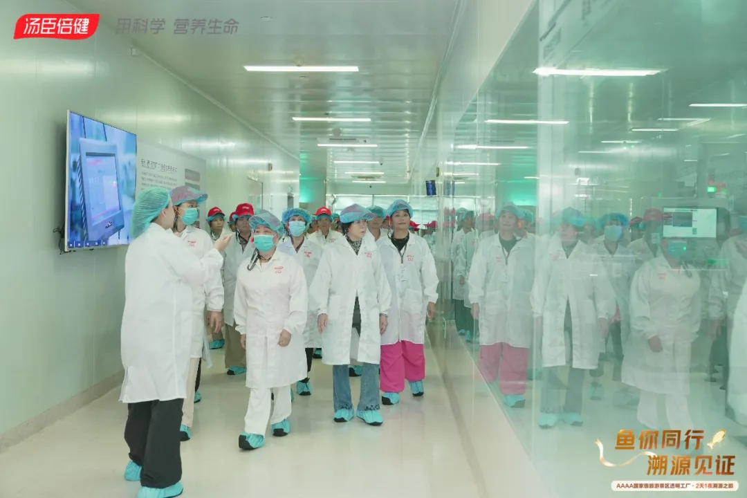 会员们沿专属参观走廊,逐一探访核心生产环节